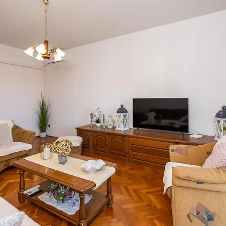 Pet Friendly In Apartamento Zvekovica